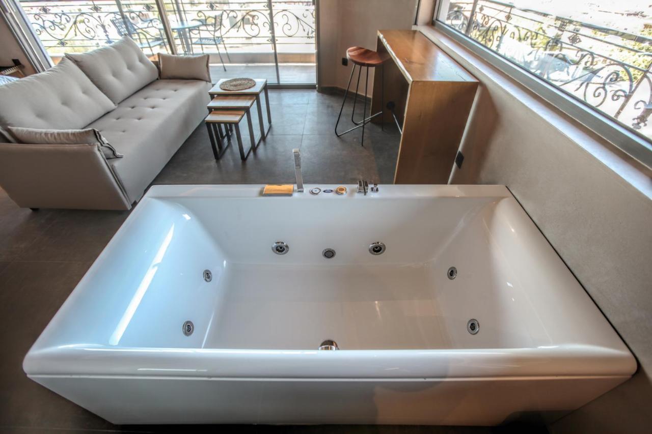 Meteora Heaven And Earth Premium Suites - Adults Friendly كالامباكا المظهر الخارجي الصورة