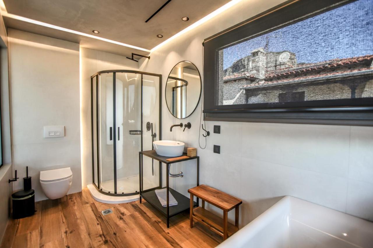 Meteora Heaven And Earth Premium Suites - Adults Friendly كالامباكا المظهر الخارجي الصورة